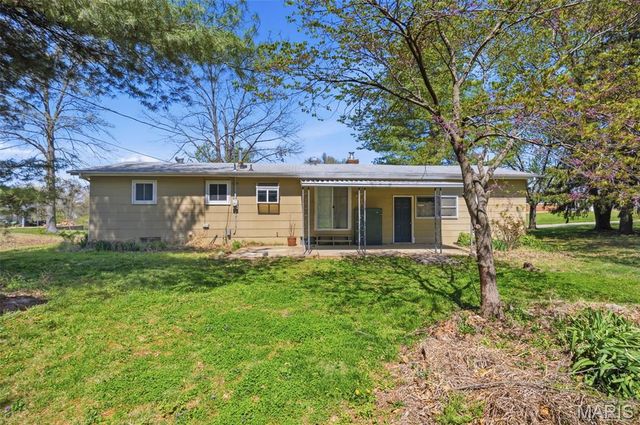 3020 Nettie Dr, Mehlville, MO 63129