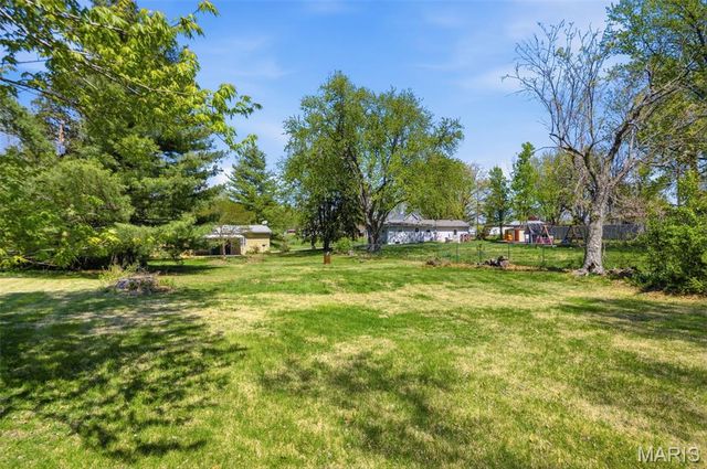 3020 Nettie Dr, Mehlville, MO 63129