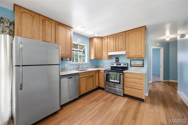 3020 Nettie Dr, Mehlville, MO 63129
