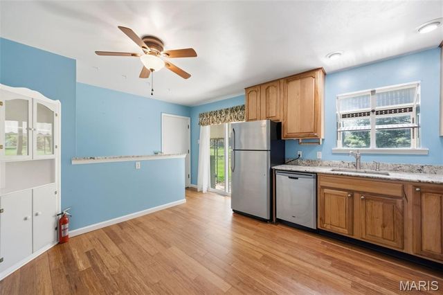 3020 Nettie Dr, Mehlville, MO 63129