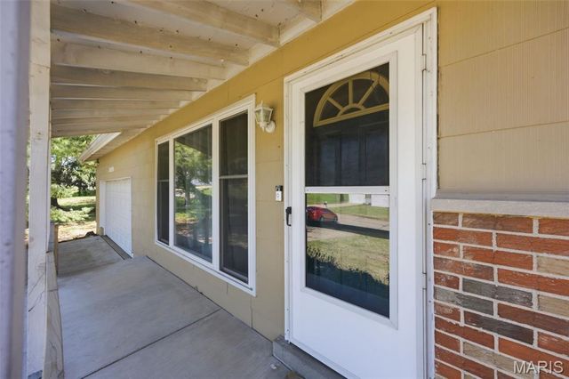 3020 Nettie Dr, Mehlville, MO 63129