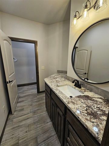 227 SW Burk Rd, Geronimo, OK 73543