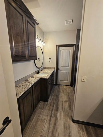 227 SW Burk Rd, Geronimo, OK 73543