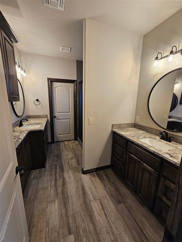 227 SW Burk Rd, Geronimo, OK 73543