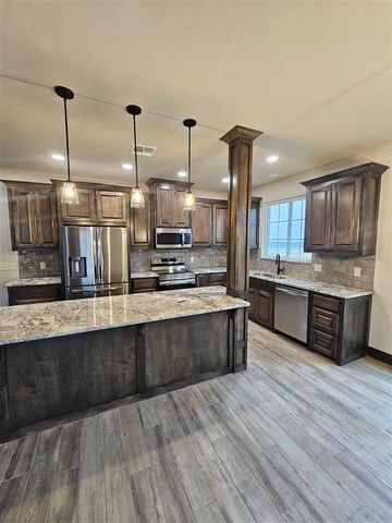 227 SW Burk Rd, Geronimo, OK 73543