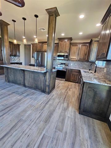 227 SW Burk Rd, Geronimo, OK 73543