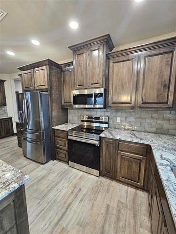 227 SW Burk Rd, Geronimo, OK 73543