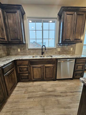 227 SW Burk Rd, Geronimo, OK 73543