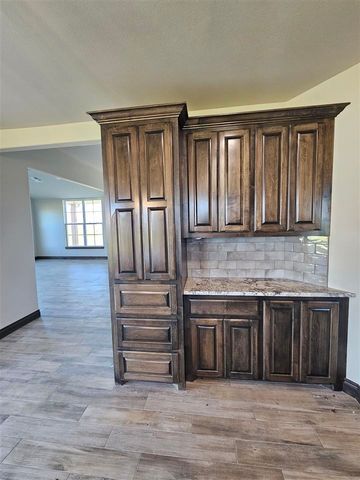 227 SW Burk Rd, Geronimo, OK 73543