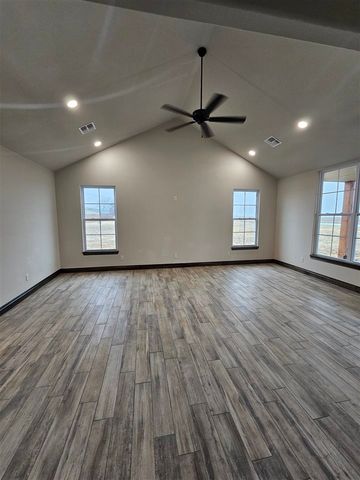 227 SW Burk Rd, Geronimo, OK 73543
