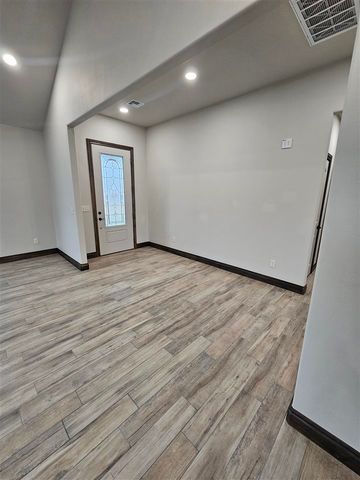 227 SW Burk Rd, Geronimo, OK 73543