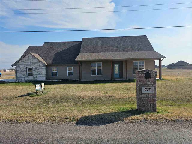 227 SW Burk Rd, Geronimo, OK 73543