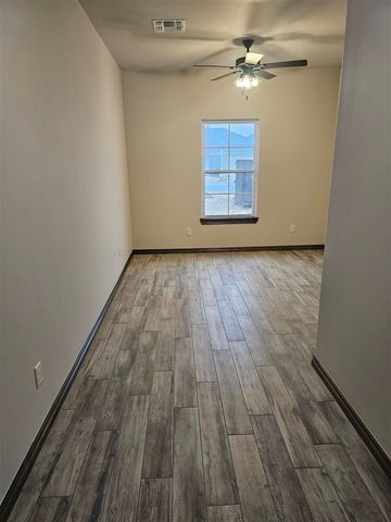 227 SW Burk Rd, Geronimo, OK 73543