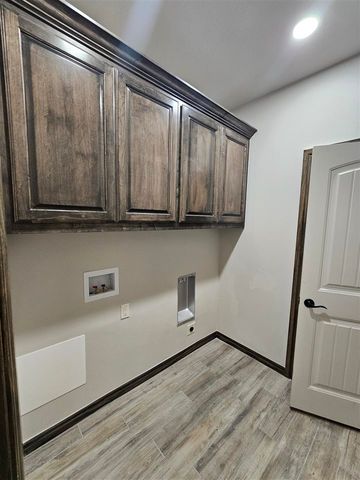 227 SW Burk Rd, Geronimo, OK 73543