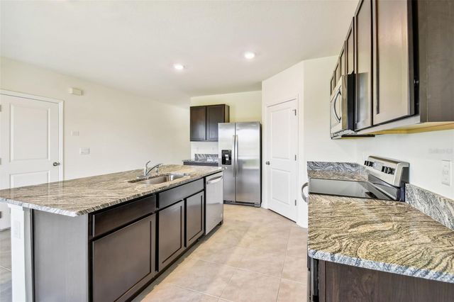 2774 COMMON FIG RUN, Wesley Chapel, FL 33543