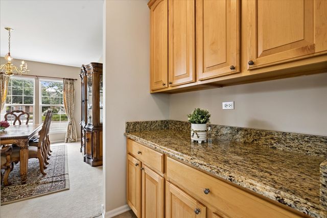 8 Orchid Court, Streamwood, IL 60107