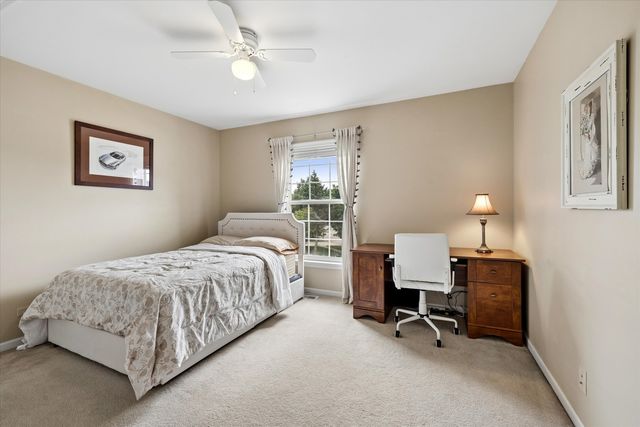 8 Orchid Court, Streamwood, IL 60107