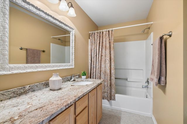 8 Orchid Court, Streamwood, IL 60107