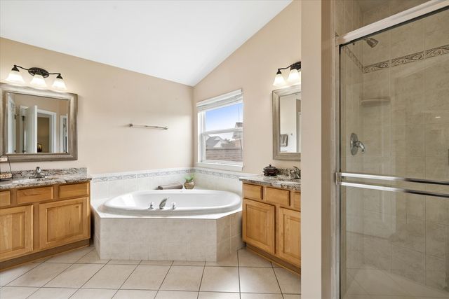 8 Orchid Court, Streamwood, IL 60107