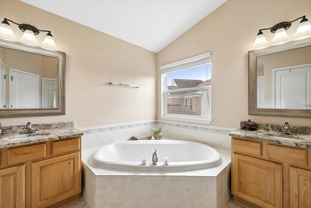 8 Orchid Court, Streamwood, IL 60107