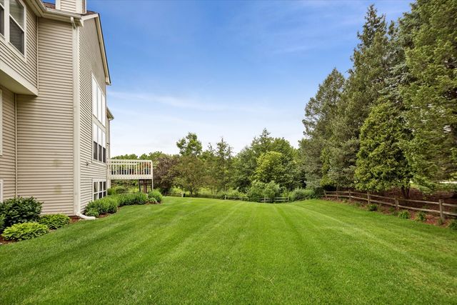 8 Orchid Court, Streamwood, IL 60107