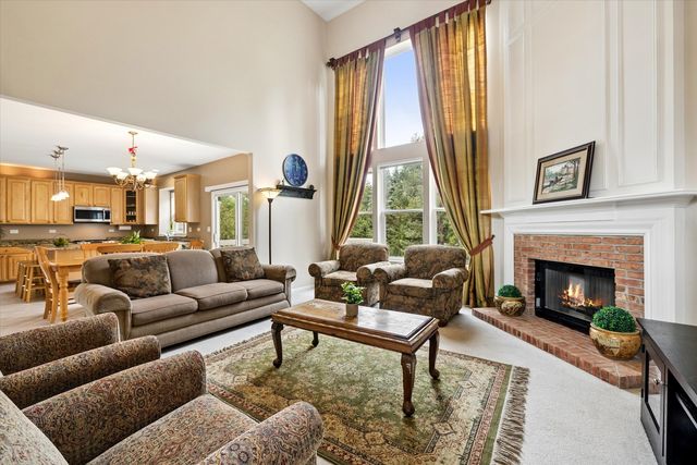 8 Orchid Court, Streamwood, IL 60107