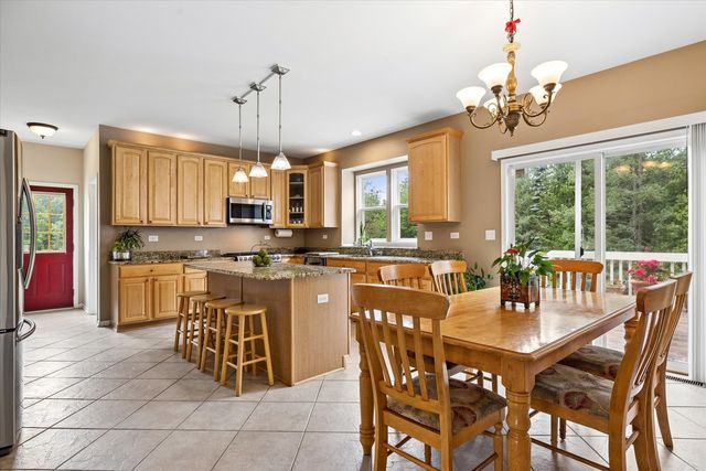 8 Orchid Court, Streamwood, IL 60107