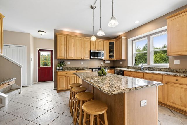 8 Orchid Court, Streamwood, IL 60107