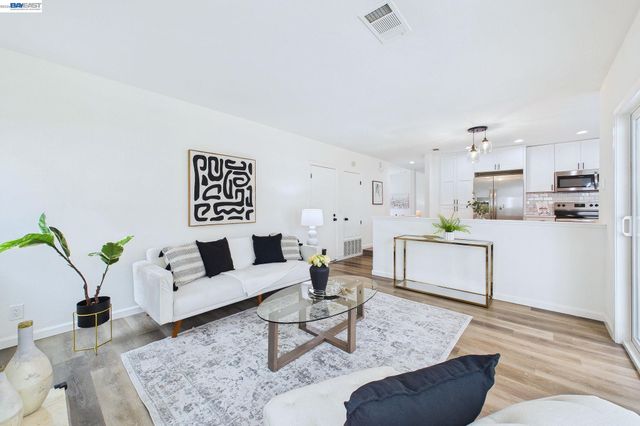 9953 Mangos Dr, San Ramon, CA 94583