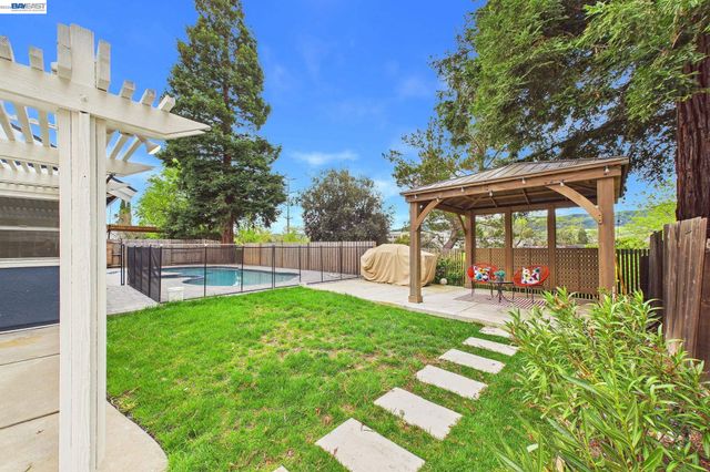 9953 Mangos Dr, San Ramon, CA 94583