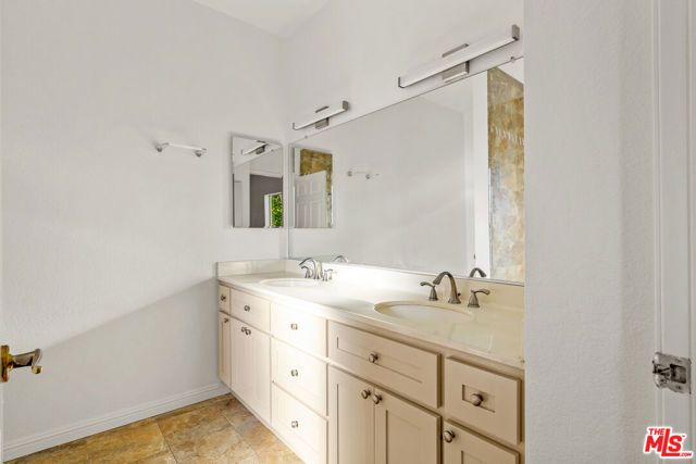 5420 Sylmar Avenue 222, Van Nuys (los Angeles), CA 91401