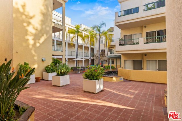 5420 Sylmar Avenue 222, Van Nuys (los Angeles), CA 91401