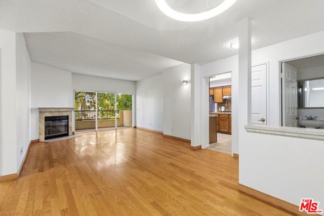 5420 Sylmar Avenue 222, Van Nuys (los Angeles), CA 91401