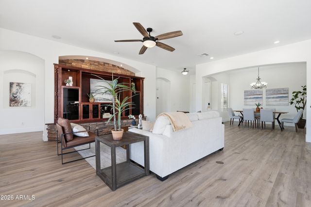7037 S TROPHY Lane, Gilbert, AZ 85298