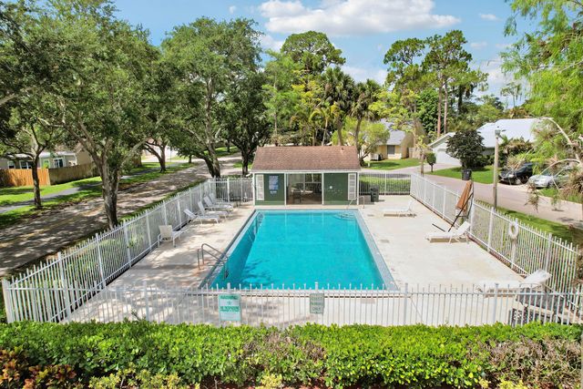 12625 Timber Ridge Circle, Wellington, FL 33414