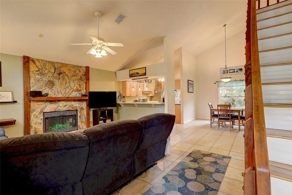 Image 4 of property listing at 4505 33RD AVENUE W, Bradenton, FL 34209
