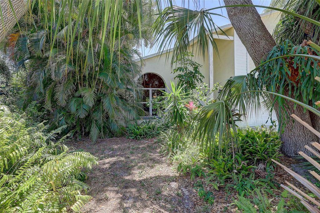 Image 40 of property listing at 4505 33RD AVENUE W, Bradenton, FL 34209