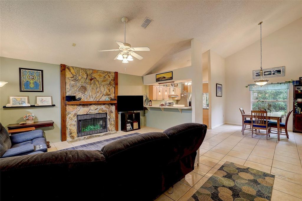 Image 5 of property listing at 4505 33RD AVENUE W, Bradenton, FL 34209