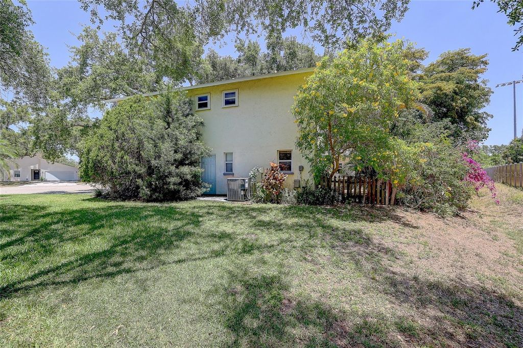 Image 41 of property listing at 4505 33RD AVENUE W, Bradenton, FL 34209