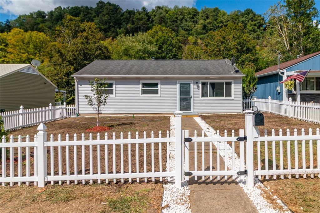 2873 N Meadow St, Harrison Twp, PA 15065