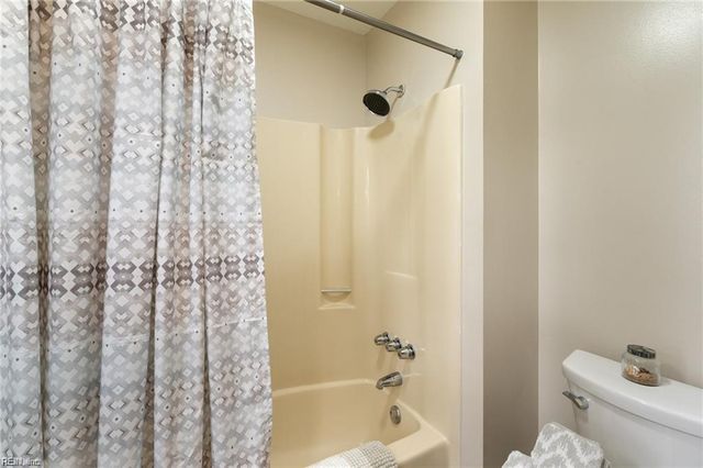 134 Castilian DR, Virginia Beach, VA 23462