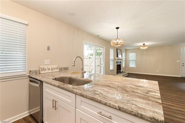 134 Castilian DR, Virginia Beach, VA 23462