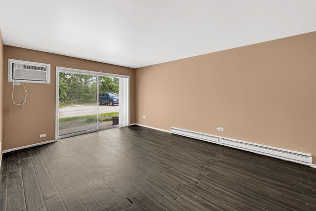 18340 Glen Oak Avenue 1D, Lansing, IL 60438