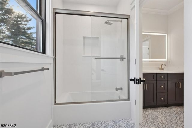 32 Felch Rd, Florham Park Boro, NJ 07932