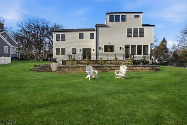 32 Felch Rd, Florham Park Boro, NJ 07932