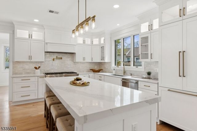 32 Felch Rd, Florham Park Boro, NJ 07932