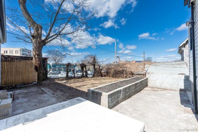 10 S 14th Avenue, Mount Vernon, NY 10550