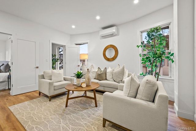 10 S 14th Avenue, Mount Vernon, NY 10550