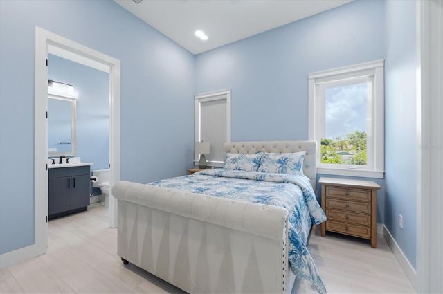 387 S SHORE DRIVE, Sarasota, FL 34234