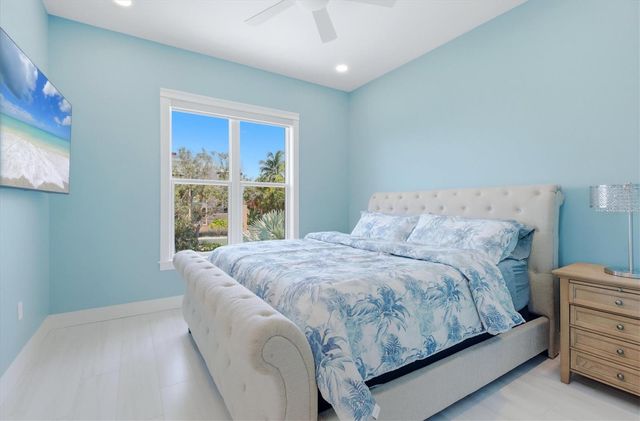 387 S SHORE DRIVE, Sarasota, FL 34234